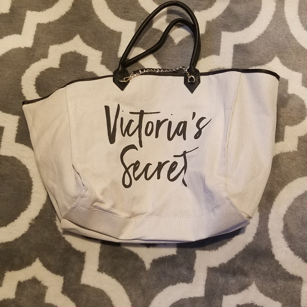 Two victoria secret big bags! Only used 1ce. Lots of space inside